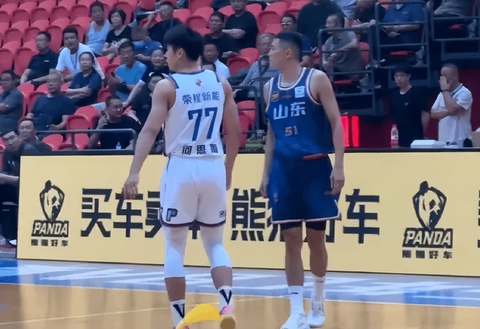 山东捡到宝了！陈林坚山东首秀三分+突破齐爆，外线终于有期待了